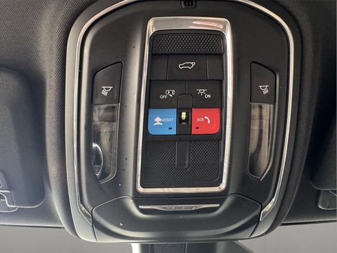 Used 2025 Jeep Grand Cherokee Limited AWD/4WD image 11