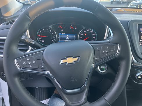 Used 2024 Chevrolet Equinox LT AWD/4WD image 25