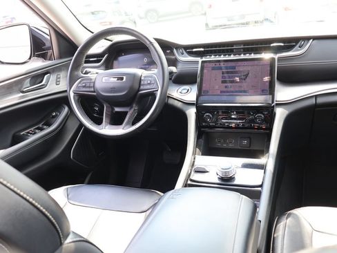 Used 2022 Jeep Grand Cherokee L Limited AWD/4WD image 13