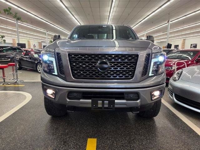 Used 2019 Nissan Titan SV w/ SV Convenience Package AWD/4WD image 3