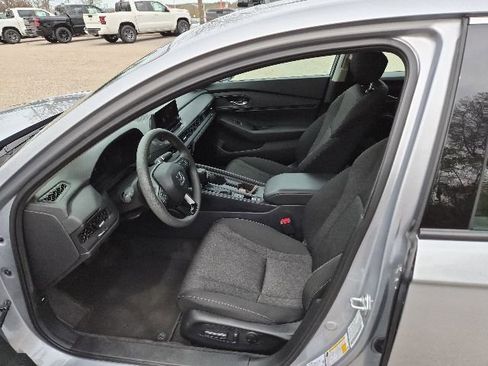 Used 2023 Honda Accord EX image 17