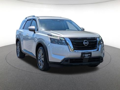 Used 2025 Nissan Pathfinder SV AWD/4WD image 3