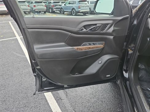 Used 2023 GMC Acadia Denali w/ Denali Ultimate Package image 13