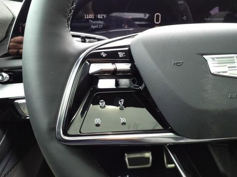 New 2025 Cadillac Optiq Luxury 1 image 34