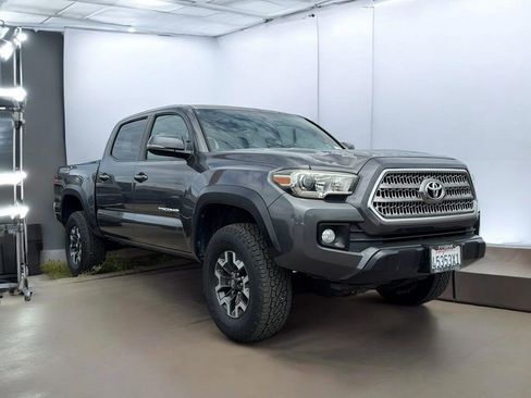 Used 2016 Toyota Tacoma TRD Off-Road w/ Towing Package image 14