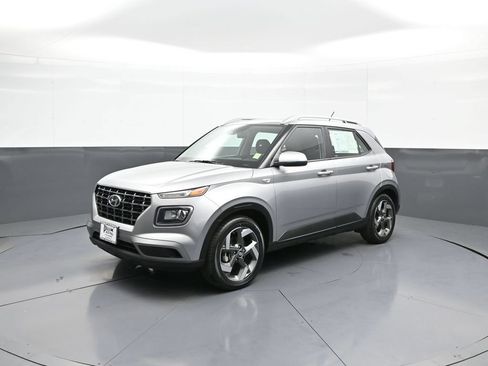 Certified 2024 Hyundai Venue SEL FWD image 1