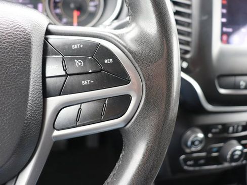 Used 2020 Jeep Cherokee Latitude Plus FWD image 19