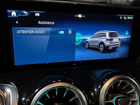 Used 2025 Mercedes-Benz GLB 250 4MATIC image 34