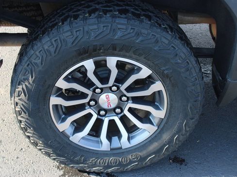 Used 2019 GMC Sierra 1500 AT4 w/ AT4 Premium Package AWD/4WD image 28
