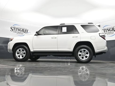 Used 2020 Toyota 4Runner SR5 AWD/4WD image 29