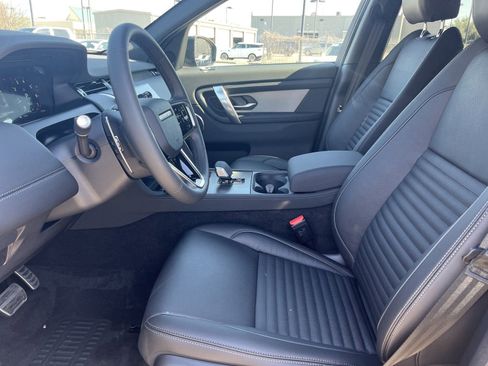 Used 2025 Land Rover Discovery Sport Dynamic SE image 4