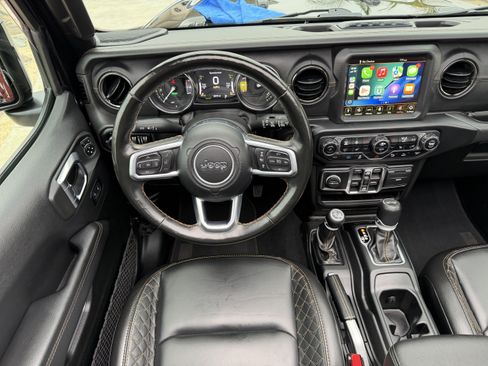 Used 2022 Jeep Wrangler Unlimited Sahara AWD/4WD image 14