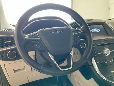 Used 2017 Ford Edge Titanium w/ Technology Package AWD/4WD image 14