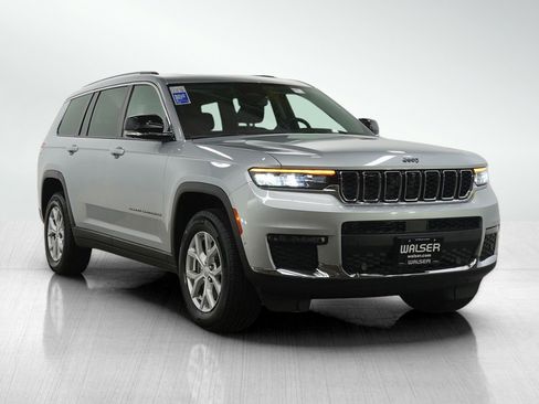 Used 2023 Jeep Grand Cherokee L Limited w/ Luxury Tech Group II image 7