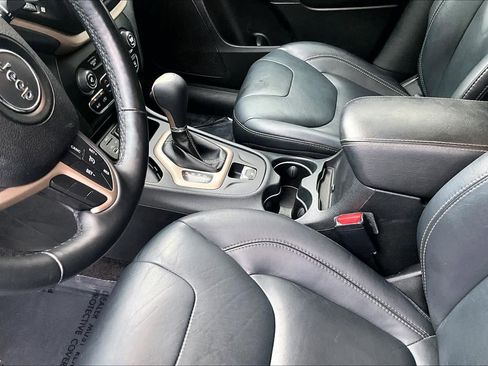 Used 2016 Jeep Cherokee Limited FWD image 17