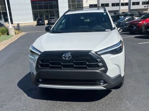 Used 2026 Toyota Corolla Cross XLE FWD image 2