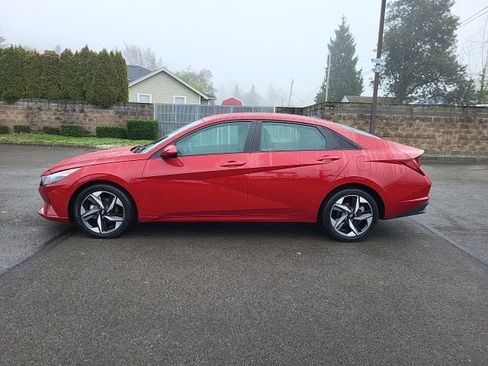 Certified 2023 Hyundai Elantra SEL w/ Convenience Package image 2