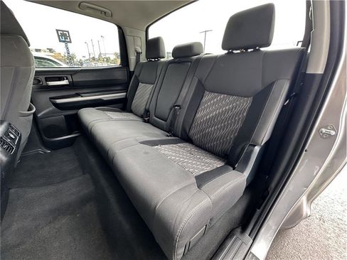 Used 2018 Toyota Tundra SR5 w/ SR5 Upgrade Package AWD/4WD image 16