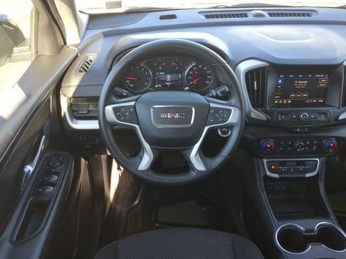 Used 2024 GMC Terrain SLE w/ Driver Convenience Package image 16