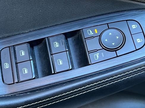 Used 2023 Nissan Rogue SV image 14