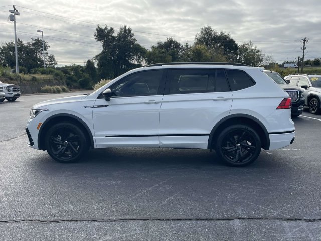 Certified 2023 Volkswagen Tiguan SE R-Line FWD image 4