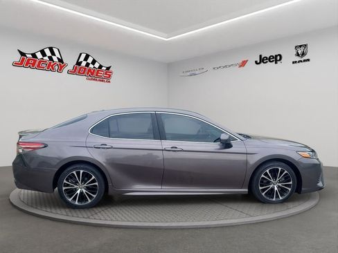 Used 2019 Toyota Camry SE FWD image 8
