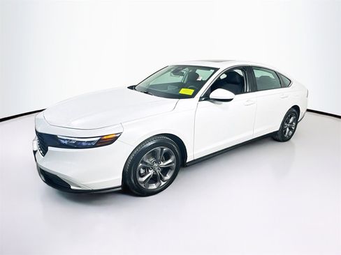 Used 2023 Honda Accord EX image 4