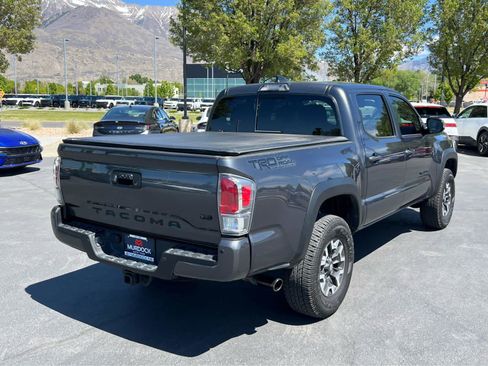 Used 2022 Toyota Tacoma TRD Off-Road w/ TRD Premium Off Road Package AWD/4WD image 8