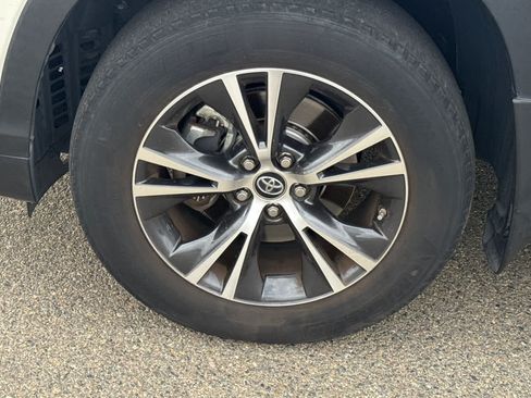 Used 2016 Toyota Highlander XLE AWD/4WD image 15