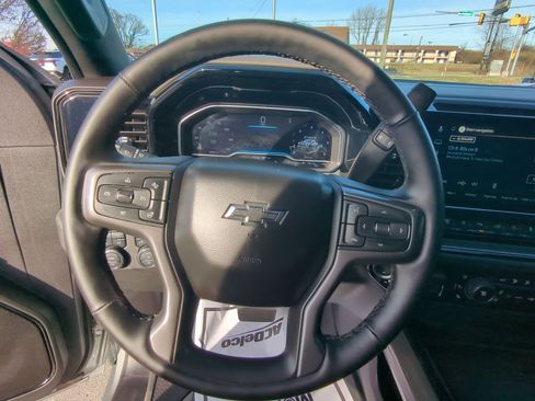 Used 2025 Chevrolet Silverado 2500 ZR2 w/ Technology Package image 11