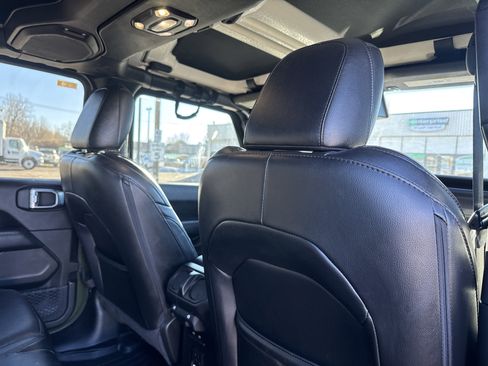 Used 2020 Jeep Wrangler Unlimited Sahara image 18