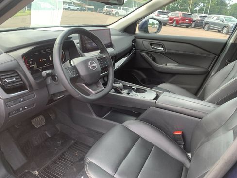 Used 2025 Nissan Rogue SL FWD image 12