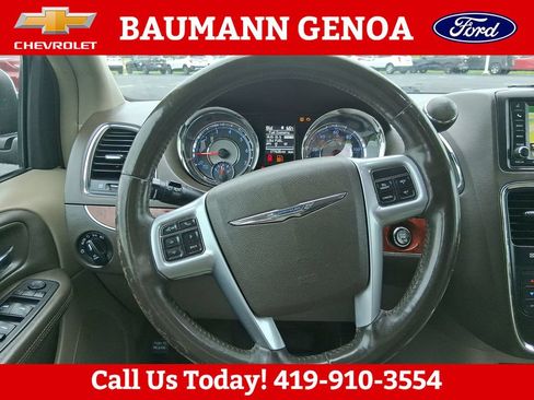 Used 2013 Chrysler Town & Country Touring-L w/ Premium Group FWD image 14