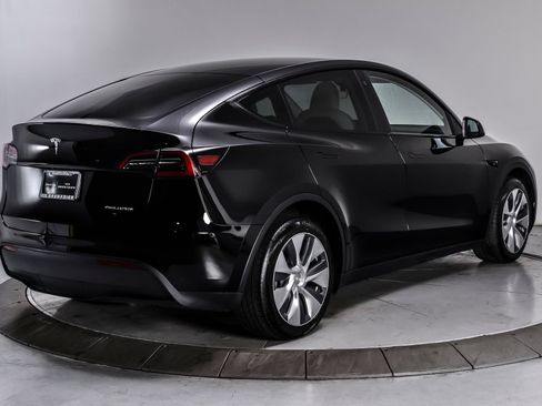Used 2023 Tesla Model Y Long Range AWD/4WD image 6