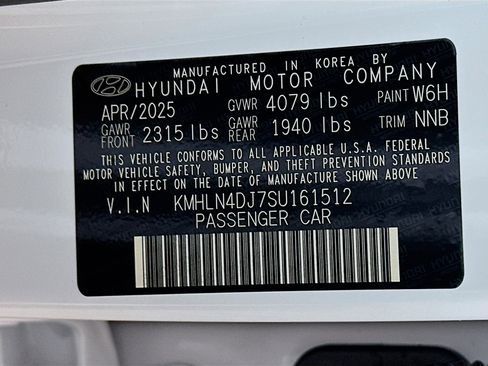 New 2025 Hyundai Elantra Limited image 32