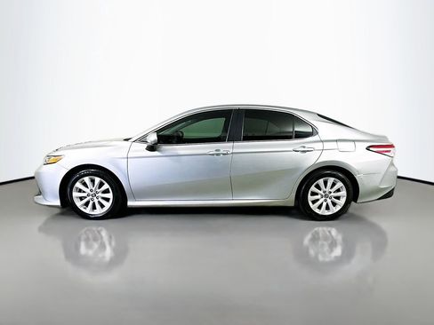 Used 2019 Toyota Camry LE image 4