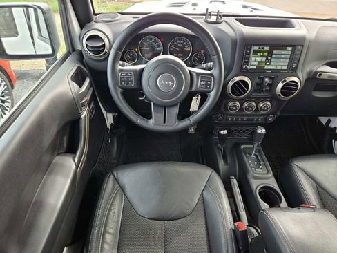 Used 2016 Jeep Wrangler Unlimited Sahara image 7