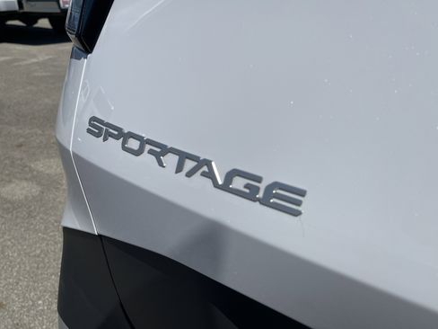 Used 2025 Kia Sportage EX FWD image 14