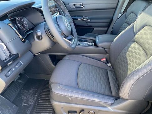 New 2025 Nissan Pathfinder SV image 10