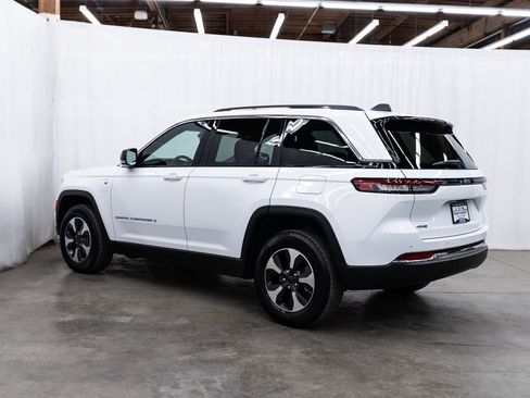 Used 2023 Jeep Grand Cherokee 4WD 4xe image 4