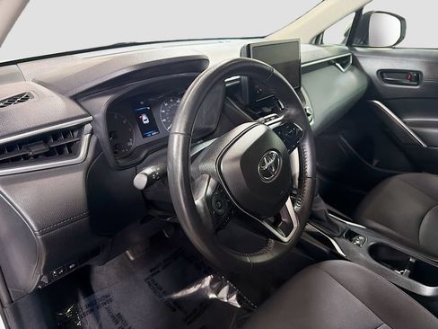 Used 2024 Toyota Corolla Cross LE FWD image 11