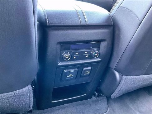 Used 2023 Chevrolet Traverse High Country FWD image 34
