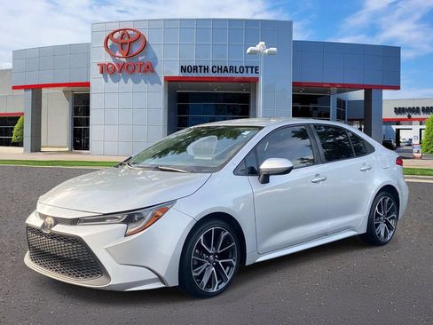 Used 2020 Toyota Corolla LE FWD image 3