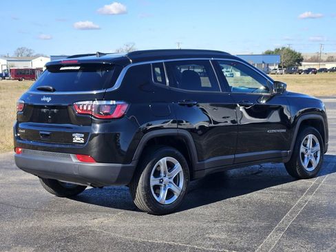 Used 2024 Jeep Compass Latitude image 6