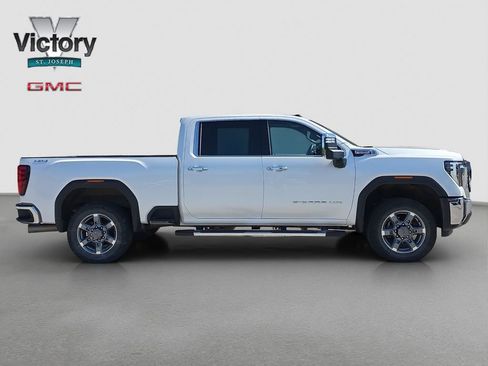 Used 2025 GMC Sierra 2500 SLT w/ SLT Premium Package AWD/4WD image 17
