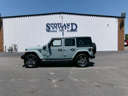 Used 2024 Jeep Wrangler Unlimited AWD/4WD image 1