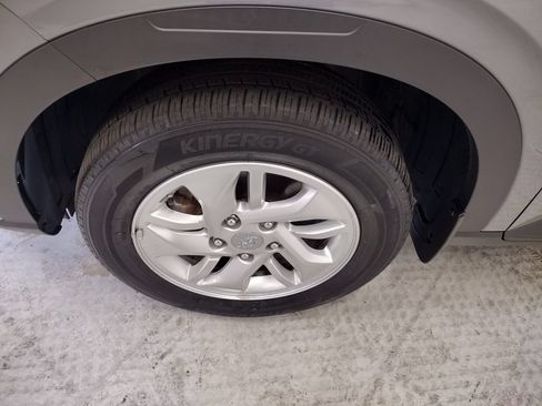 Certified 2023 Hyundai Venue SE FWD image 6
