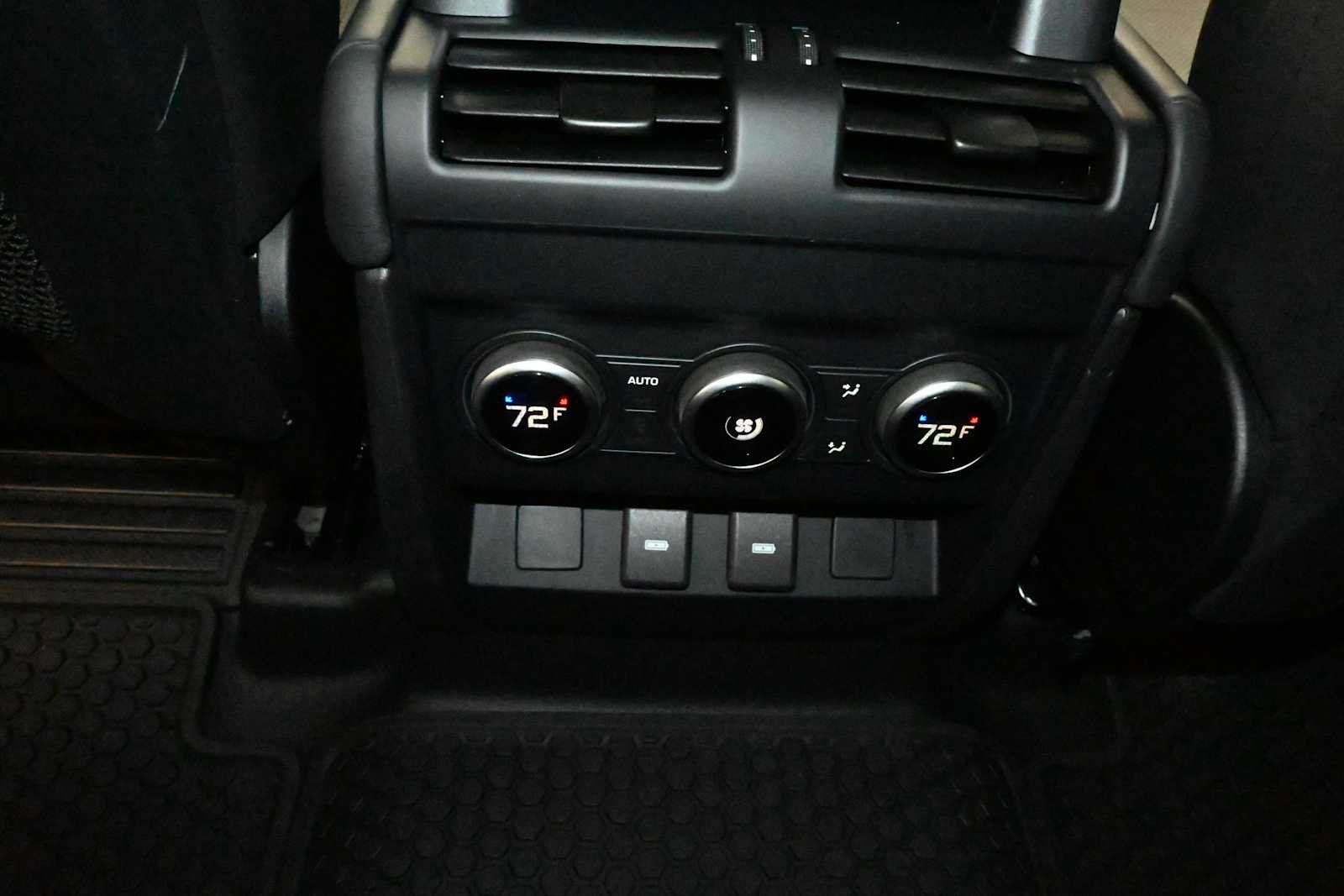 Used 2023 Land Rover Defender 110 SE AWD/4WD image 16