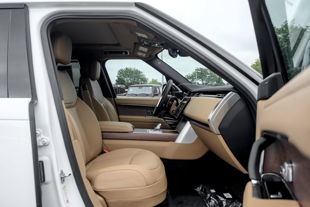 New 2026 Land Rover Range Rover Long Wheelbase SE AWD/4WD image 21