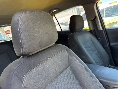 Used 2020 Chevrolet Equinox LT FWD image 2